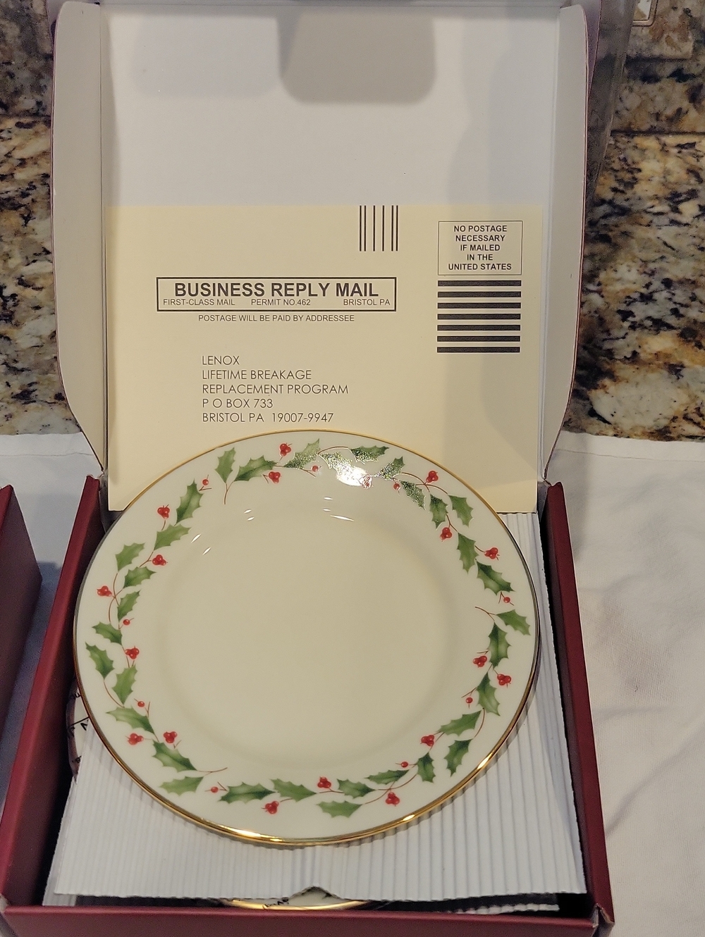Lenox Holiday Holly Cream and Green Dessert Plates with Gold Trim 4 Plates